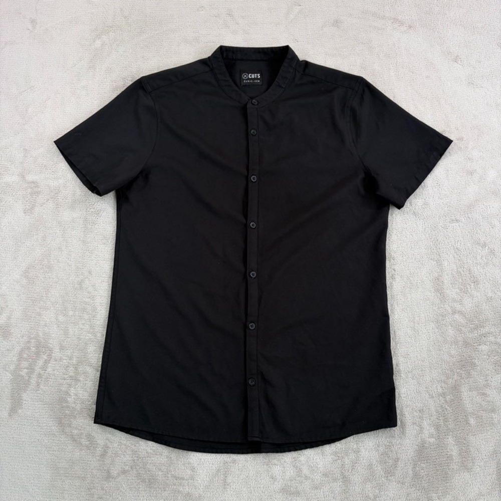 Cuts Performance Band Mandarin Collar Shirt in Black Men Medium Curved Hem